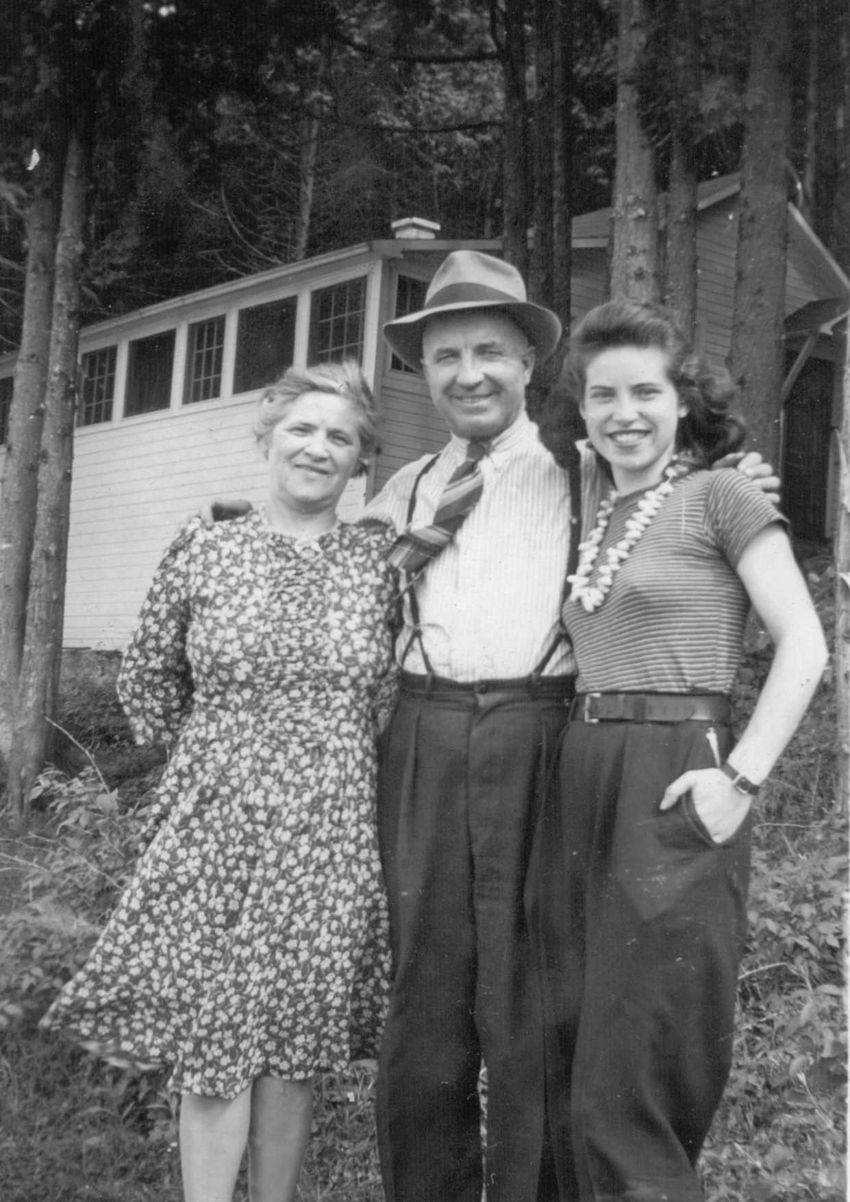 PHOTO of  Laura and Alfred Brooks and daughter Doris  